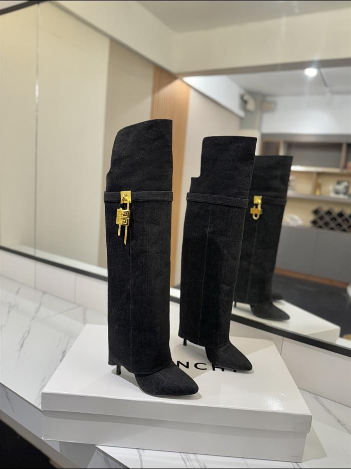 20251128174450572 590